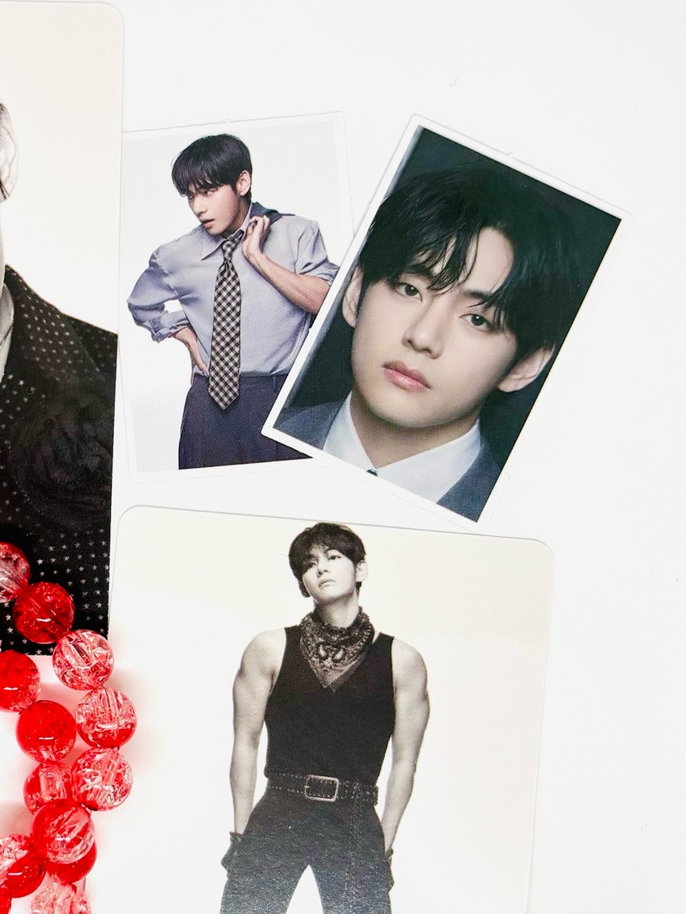 (7pcs) BTS V TAEHYUNG BRACELET KEYCHAIN PHOTOCARD STICKER BUNDLE - Picture 2 of 8